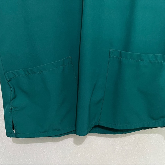 Women’s Minty Mint V Neck Stretch Scrub Top - Picture 3 of 4